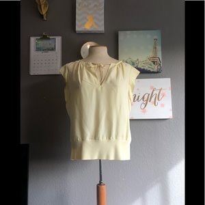 Silky light yellow top.